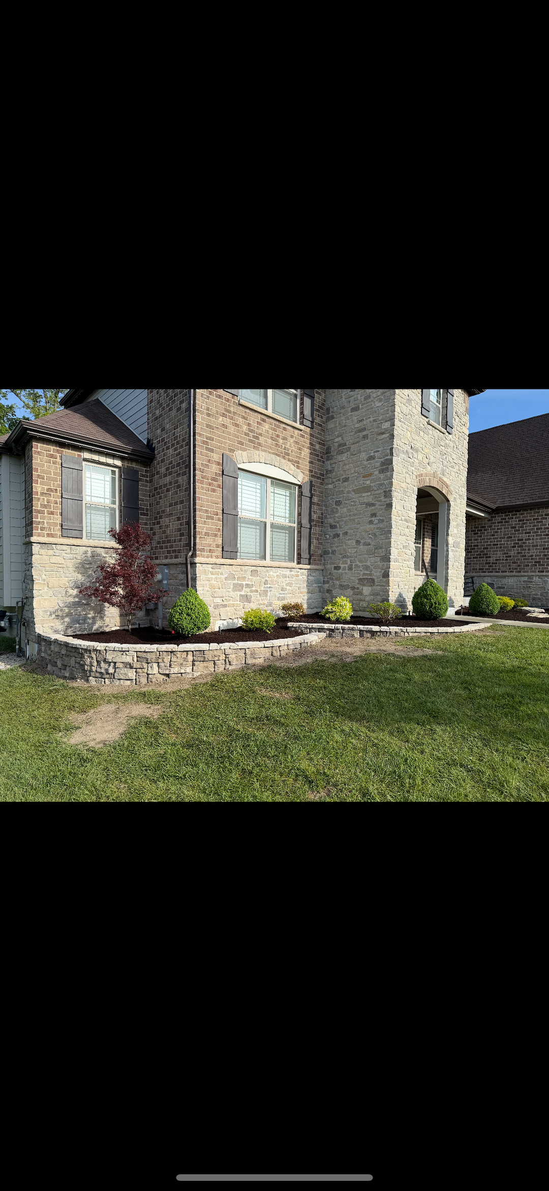 Retaining Wall Installation in Lake St. Louis, Missouri - Rosetta Hardscape Belvedere Coping Project
